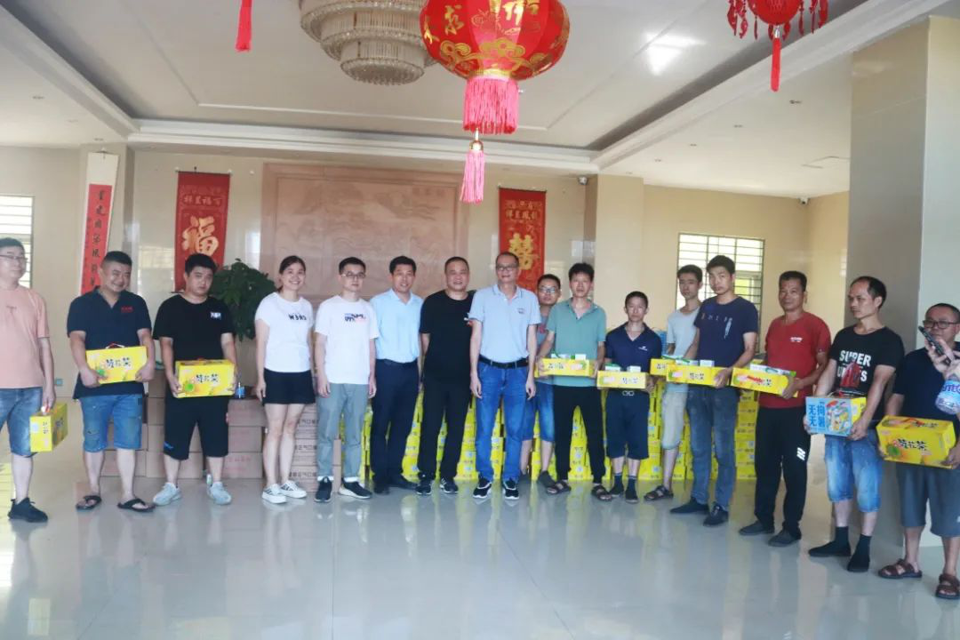 致敬烈日下的堅(jiān)守，高溫慰問送清涼